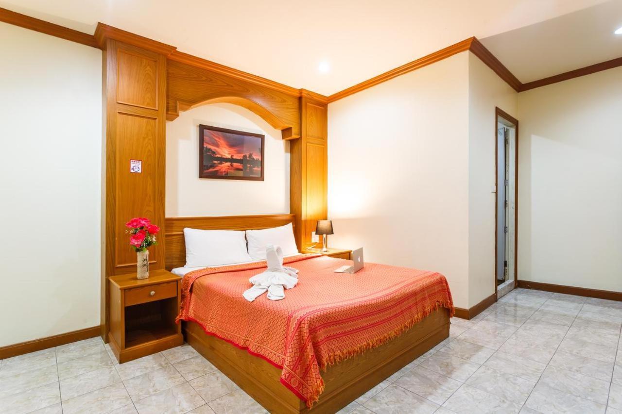 Oyo 739 Presley Guesthouse Phuket Patong Ngoại thất bức ảnh