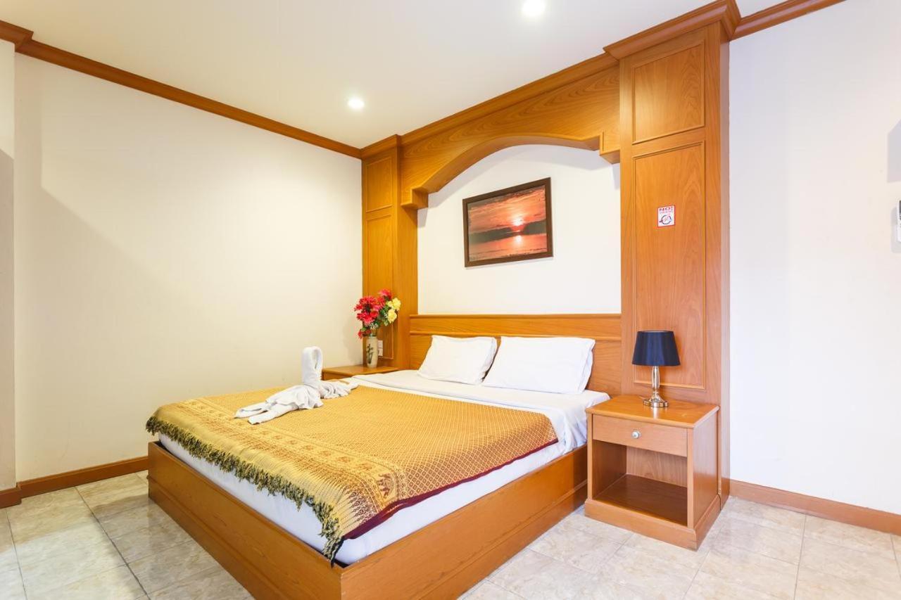Oyo 739 Presley Guesthouse Phuket Patong Ngoại thất bức ảnh
