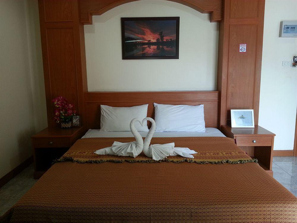 Oyo 739 Presley Guesthouse Phuket Patong Ngoại thất bức ảnh
