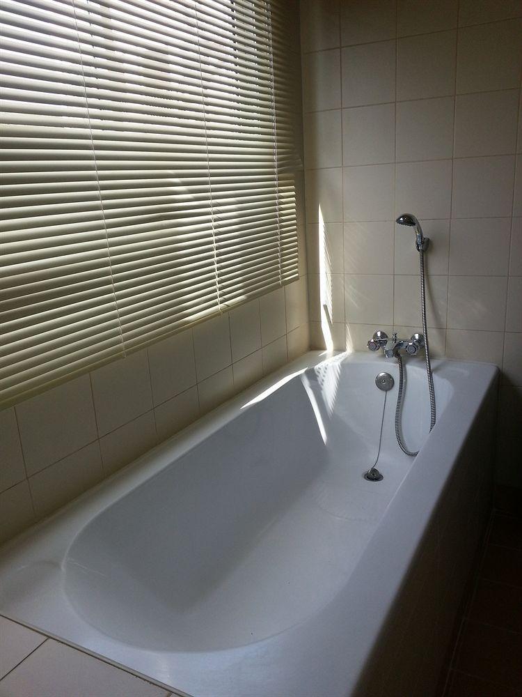 Oyo 739 Presley Guesthouse Phuket Patong Ngoại thất bức ảnh