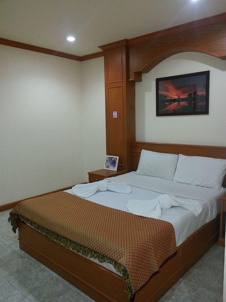 Oyo 739 Presley Guesthouse Phuket Patong Ngoại thất bức ảnh