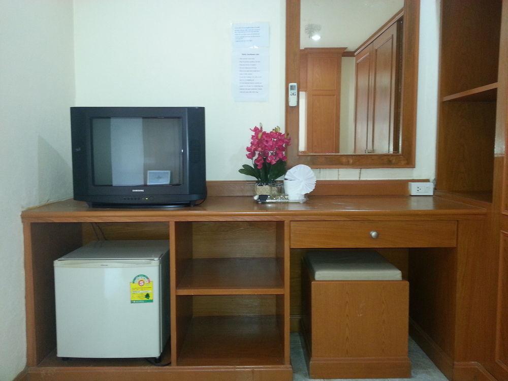Oyo 739 Presley Guesthouse Phuket Patong Ngoại thất bức ảnh