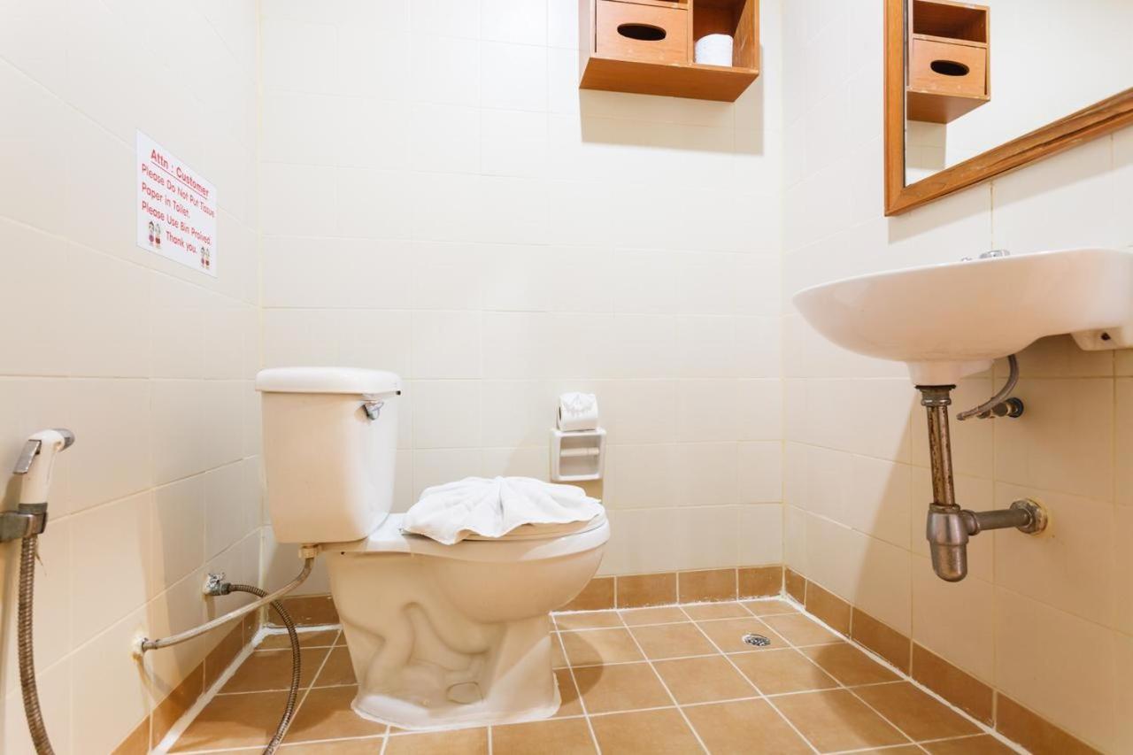 Oyo 739 Presley Guesthouse Phuket Patong Ngoại thất bức ảnh