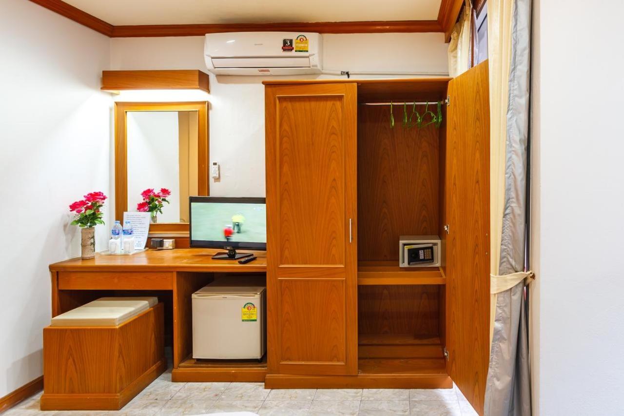 Oyo 739 Presley Guesthouse Phuket Patong Ngoại thất bức ảnh