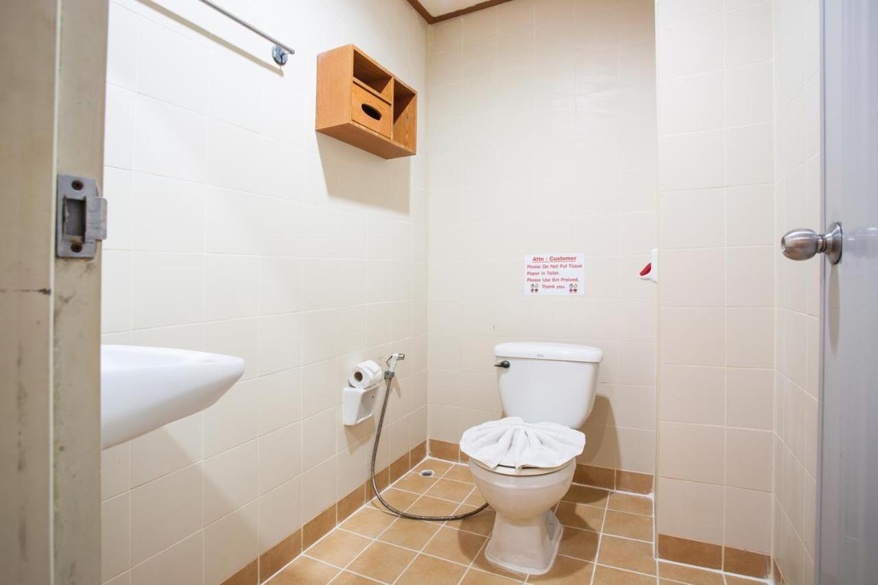 Oyo 739 Presley Guesthouse Phuket Patong Ngoại thất bức ảnh