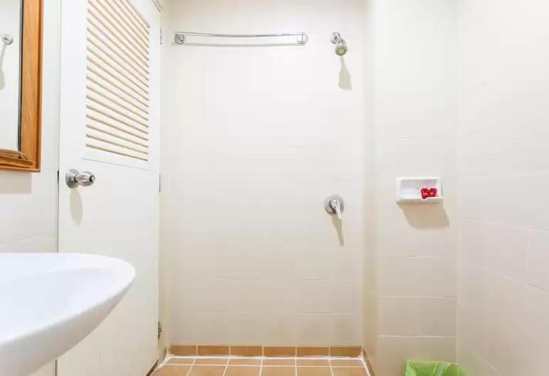 Oyo 739 Presley Guesthouse Phuket Patong Ngoại thất bức ảnh